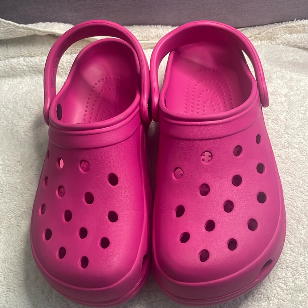 Womens size 9 Time & Tru Pink croc style shoe